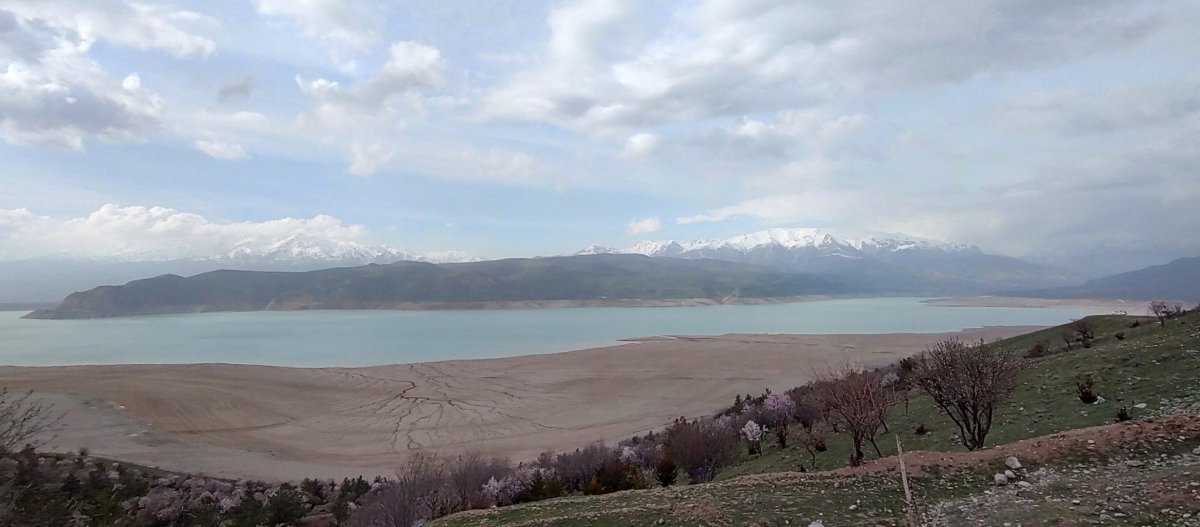 Jezero Charvak