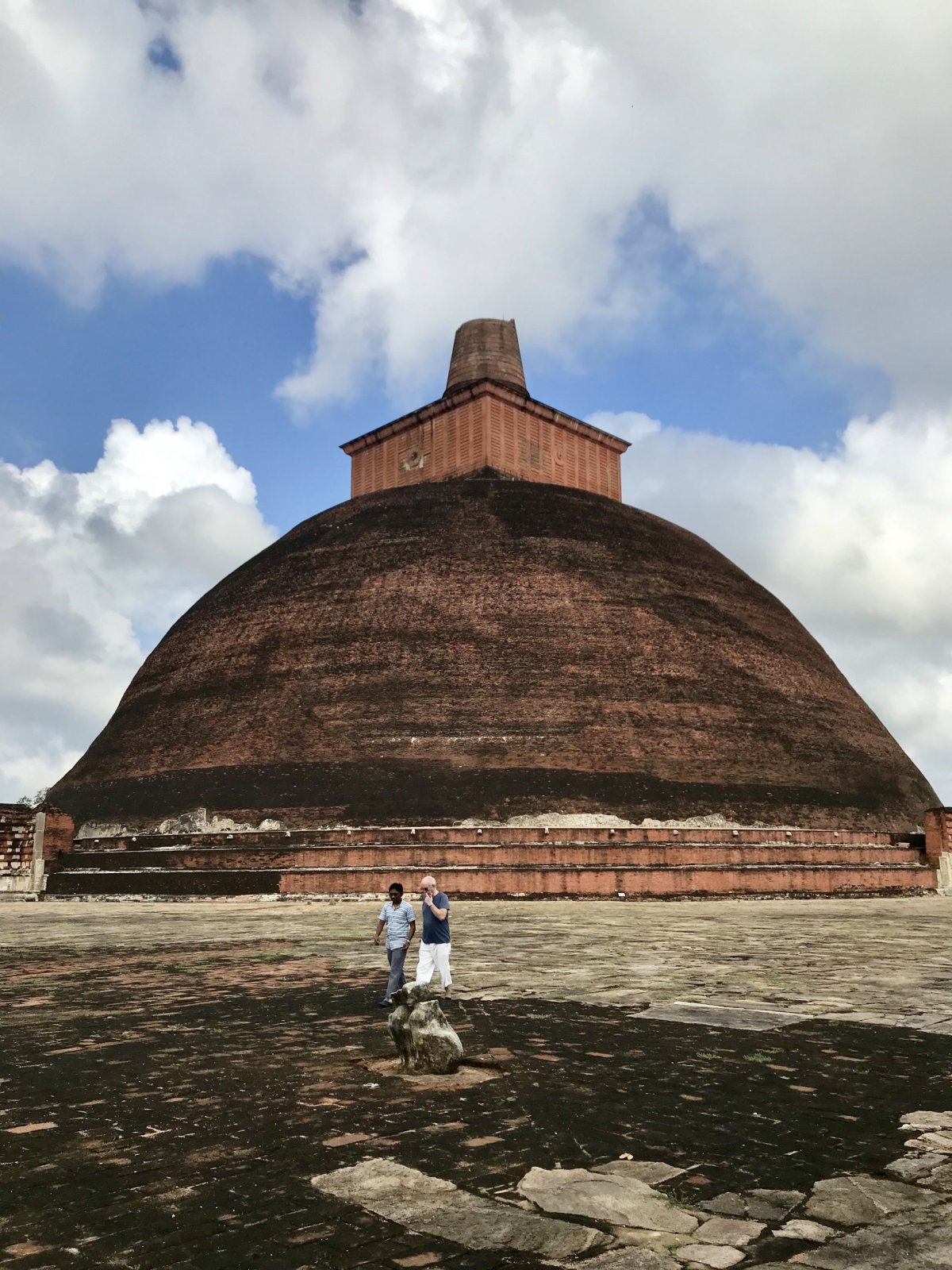 cihlová stupa v Anuradhapuře