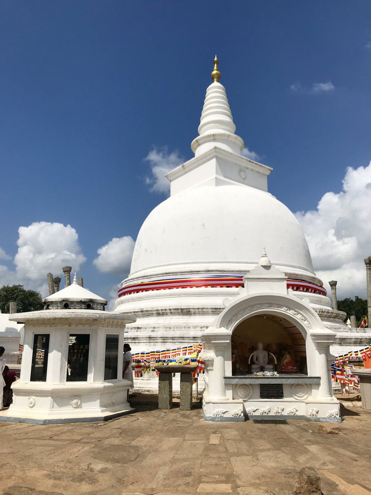 bílá stupa v Polonaruwě