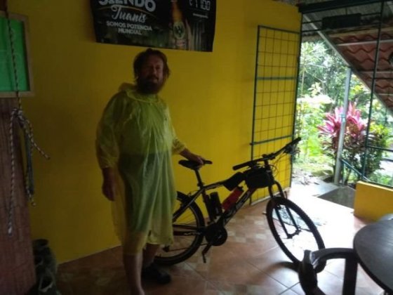 cyklistické oblečení do tropické bouřky.