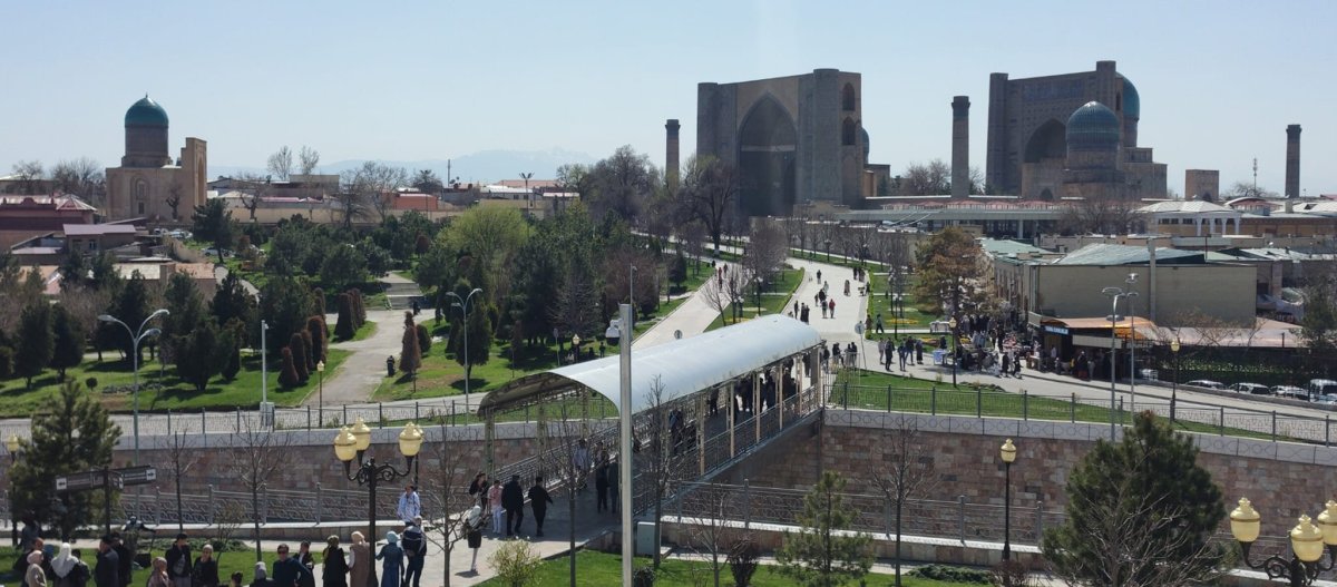  Pohled na mauzoleum Bibi-Khanym 