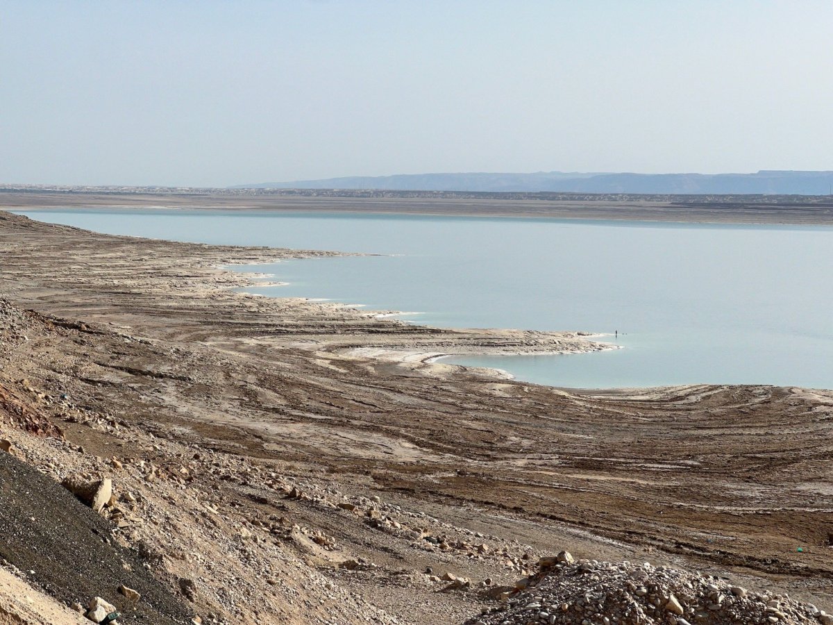 Mrtvé moře v dáli