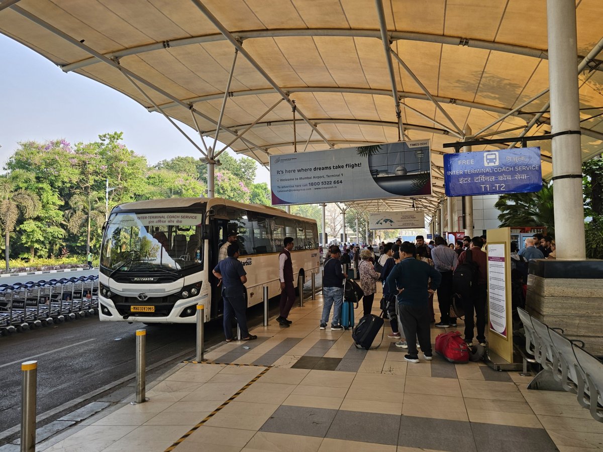 Zastávka kyvadlového autobusu, terminál 1