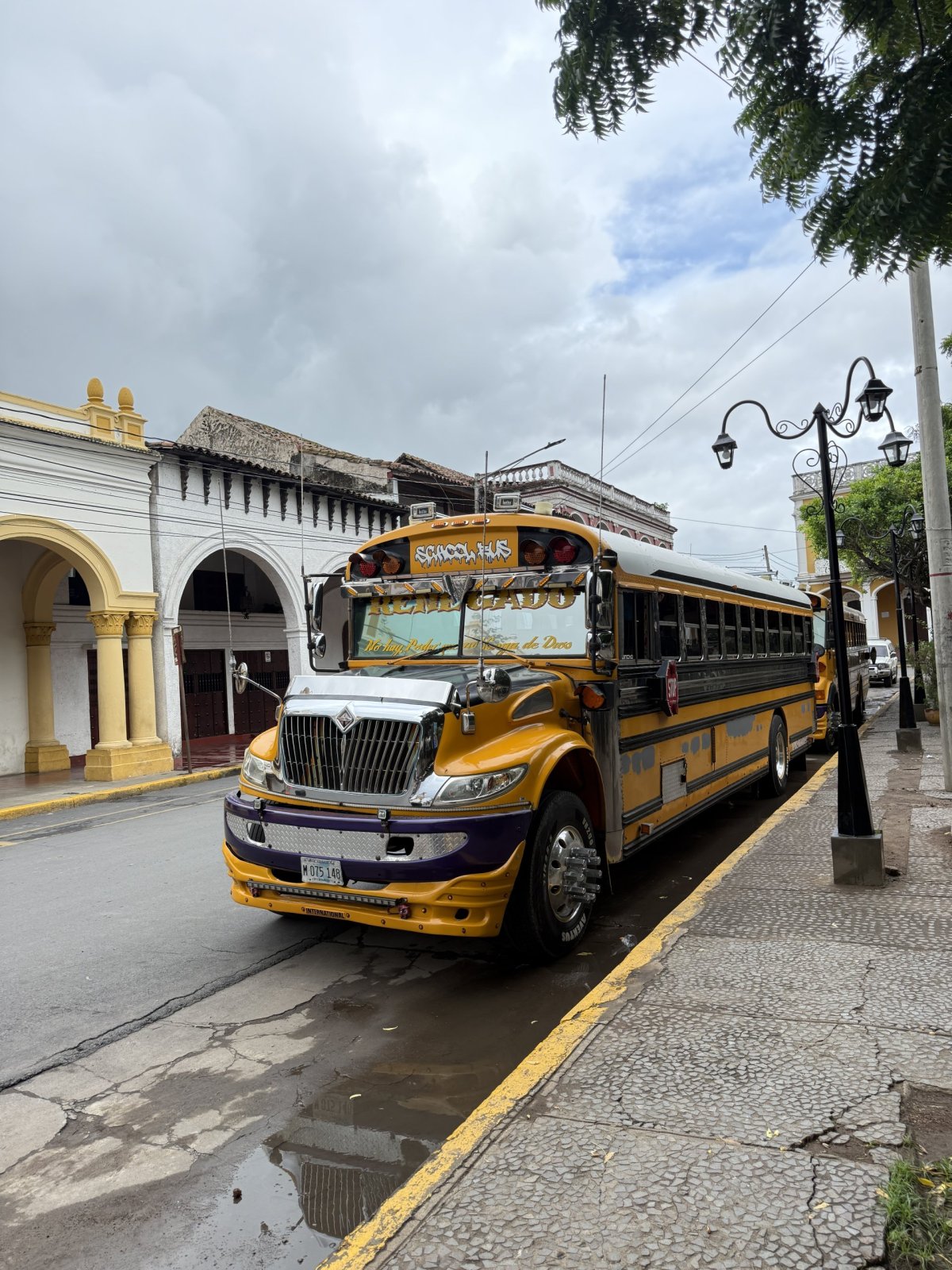 Místní autobusy tzv. "chicken" busy