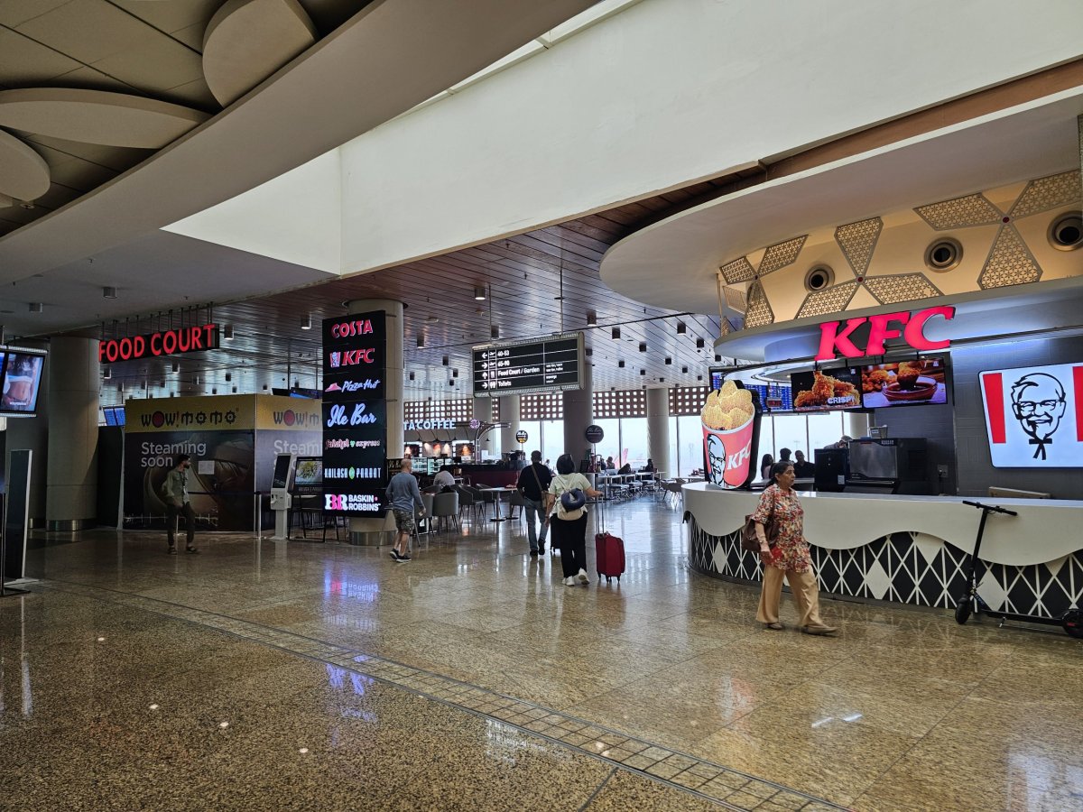 Food Court, tranzitní zóna, terminál 2