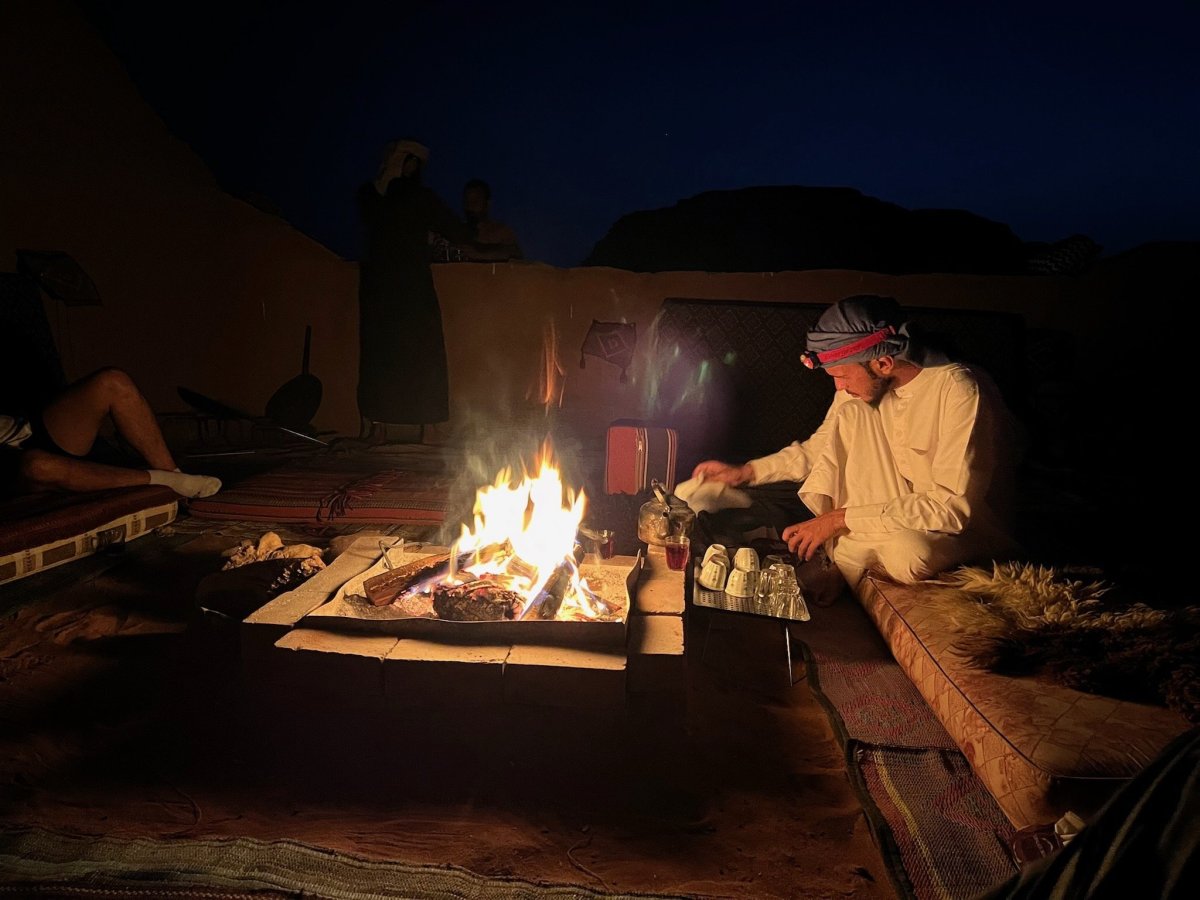 Hostitelé chystají kávu