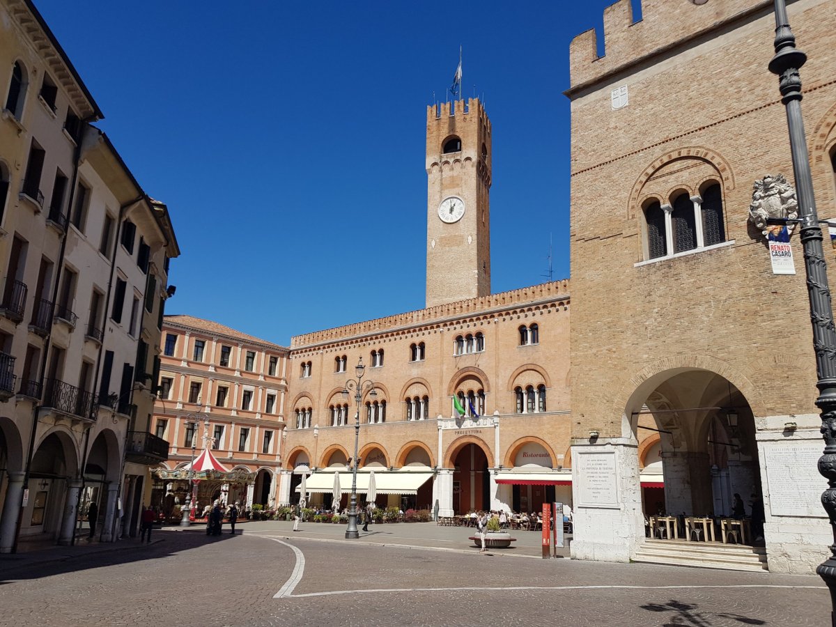  Piazza dei Signori
