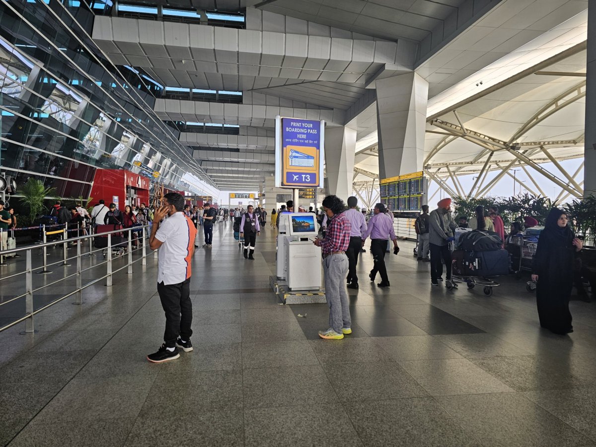 Kontroly před vstupem do terminálu 3