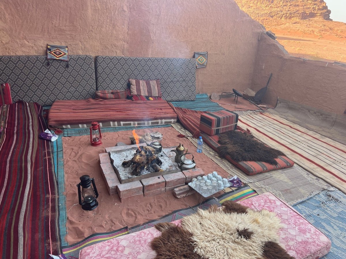 Posezení pro hosty za denního světla