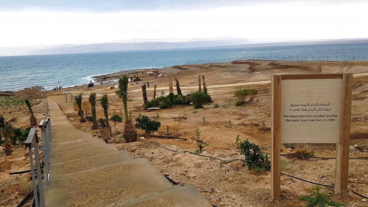 Hladina Mrtvého moře v roce 2005