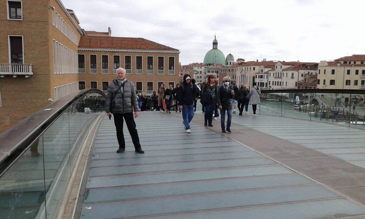 Na skleněném mostě