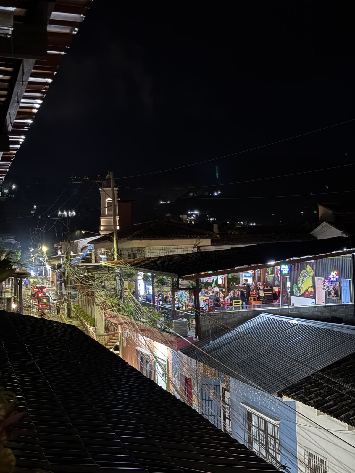 Výhled z hotelu na náměstí