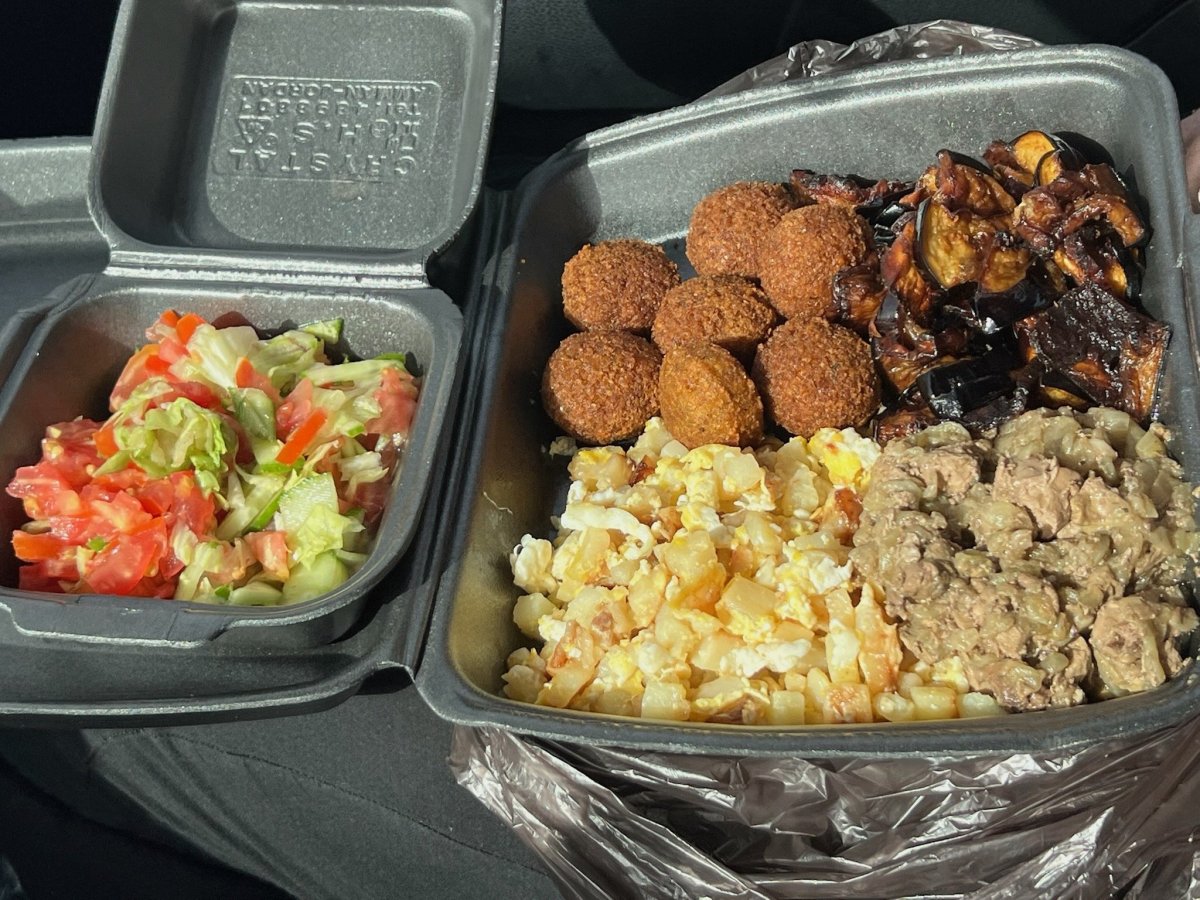 něco k jídlu jsme si koupili :-)