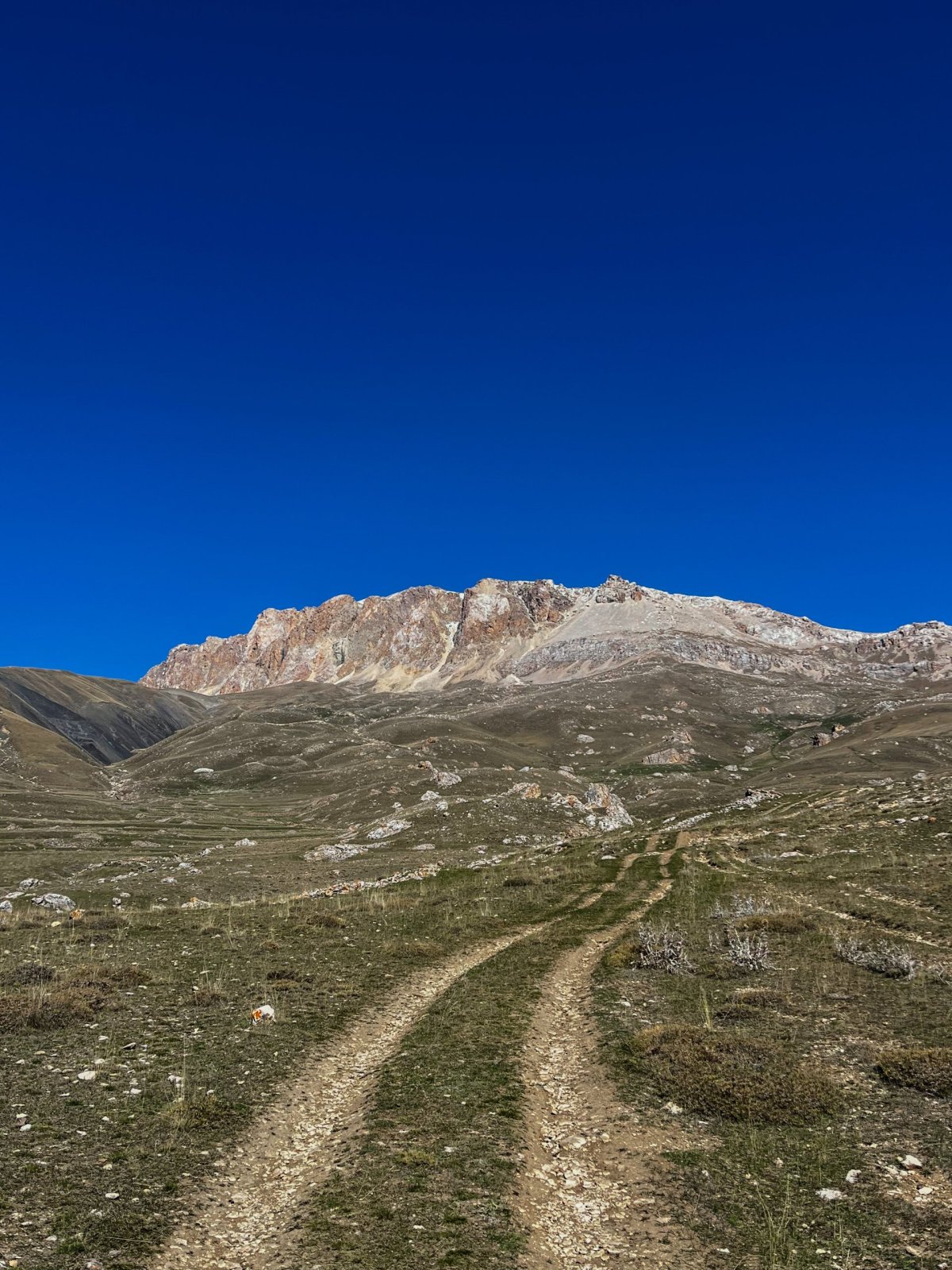 severní vrcholky nad vesnicí Xinaliq