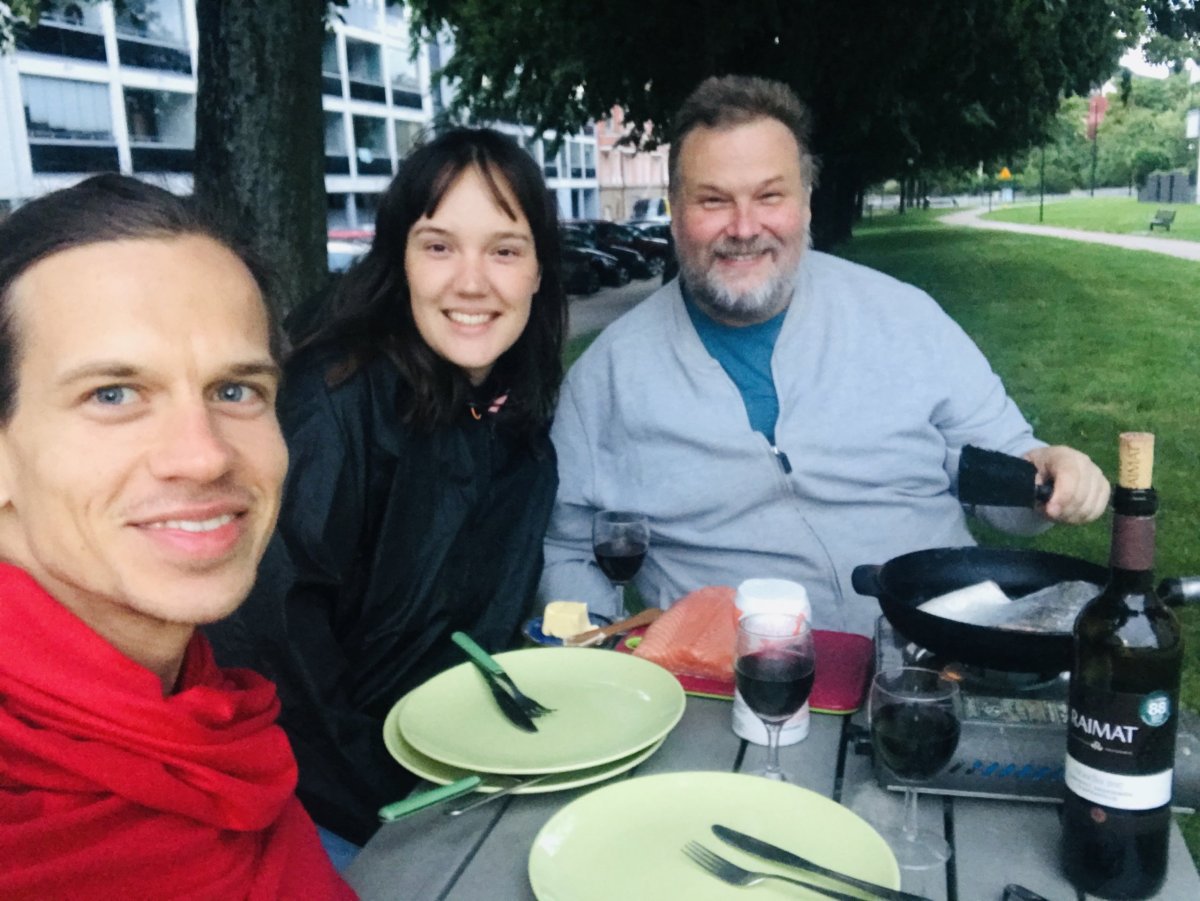 Večeře před půlnocí na ulici 😊👌