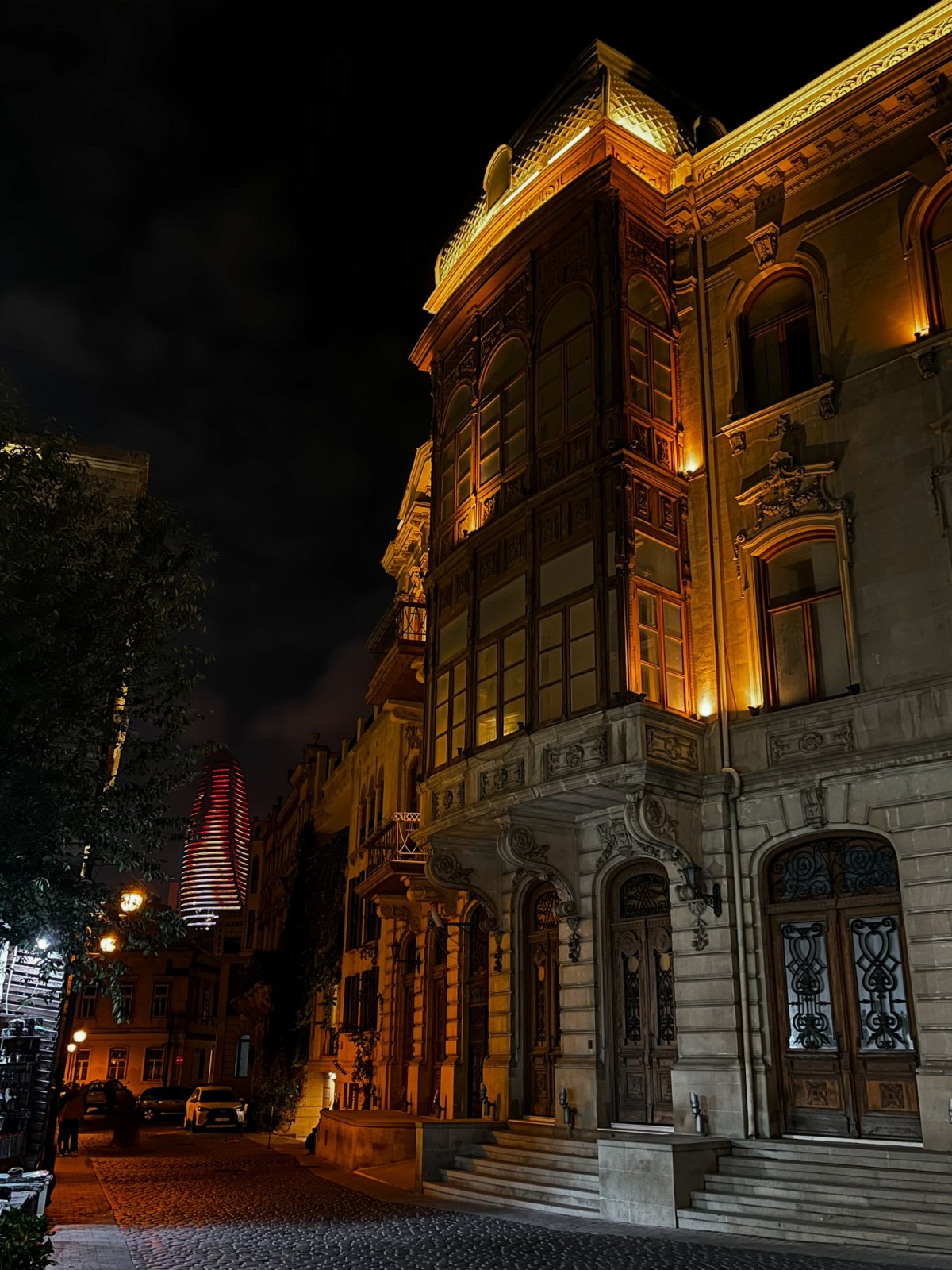 staré Baku - v pozadí Flame Towers