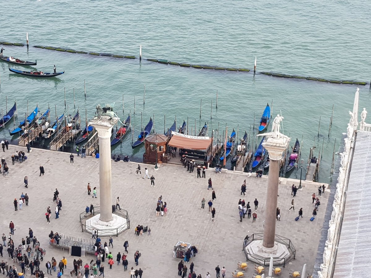 Benátský lev a sv.Teodor