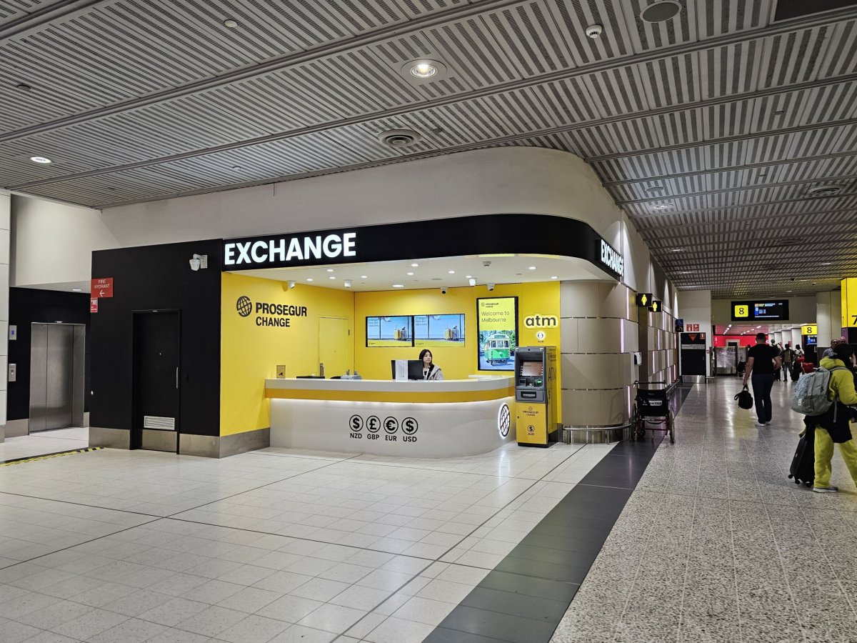 Směnárna v příletové hale