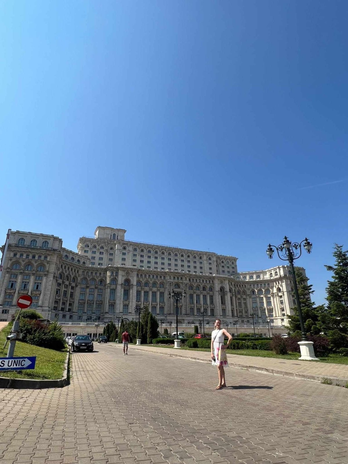 Tady pohled z pravé strany, kde najdete návštěvnický vstup.