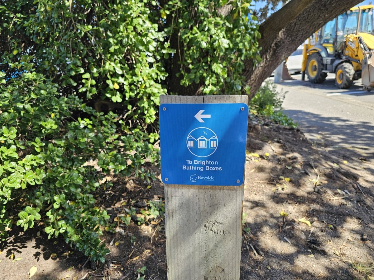 Značení směru k Brighton Bathing Boxes