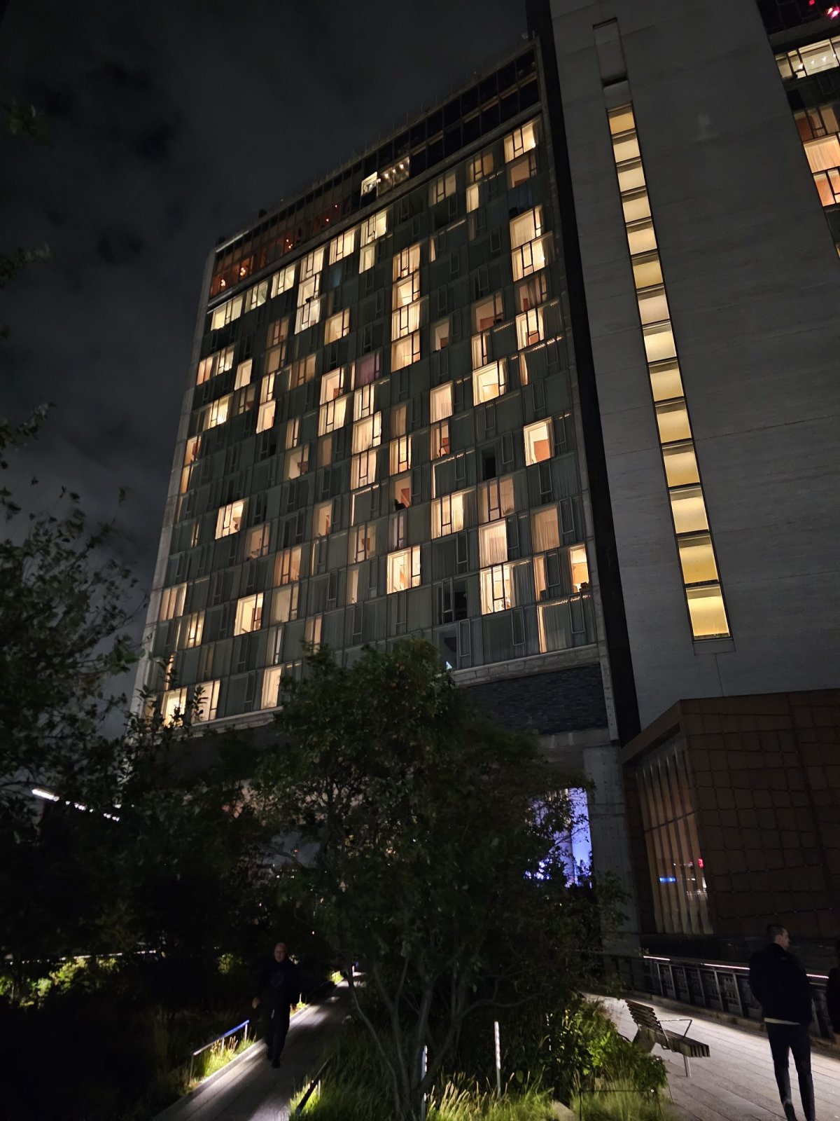 High Line procházející přímo pod hotelem