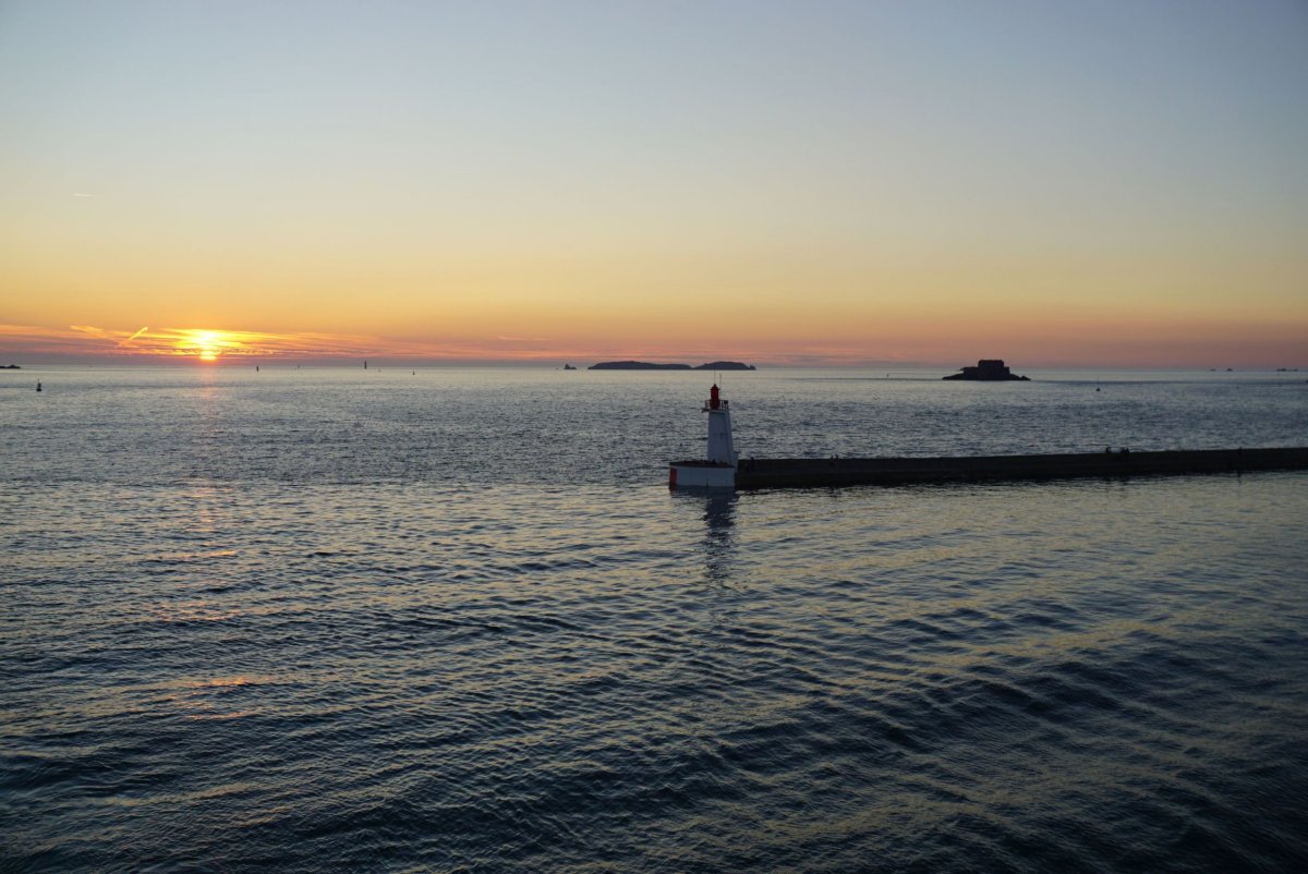 Západ slnka pri Saint Malo
