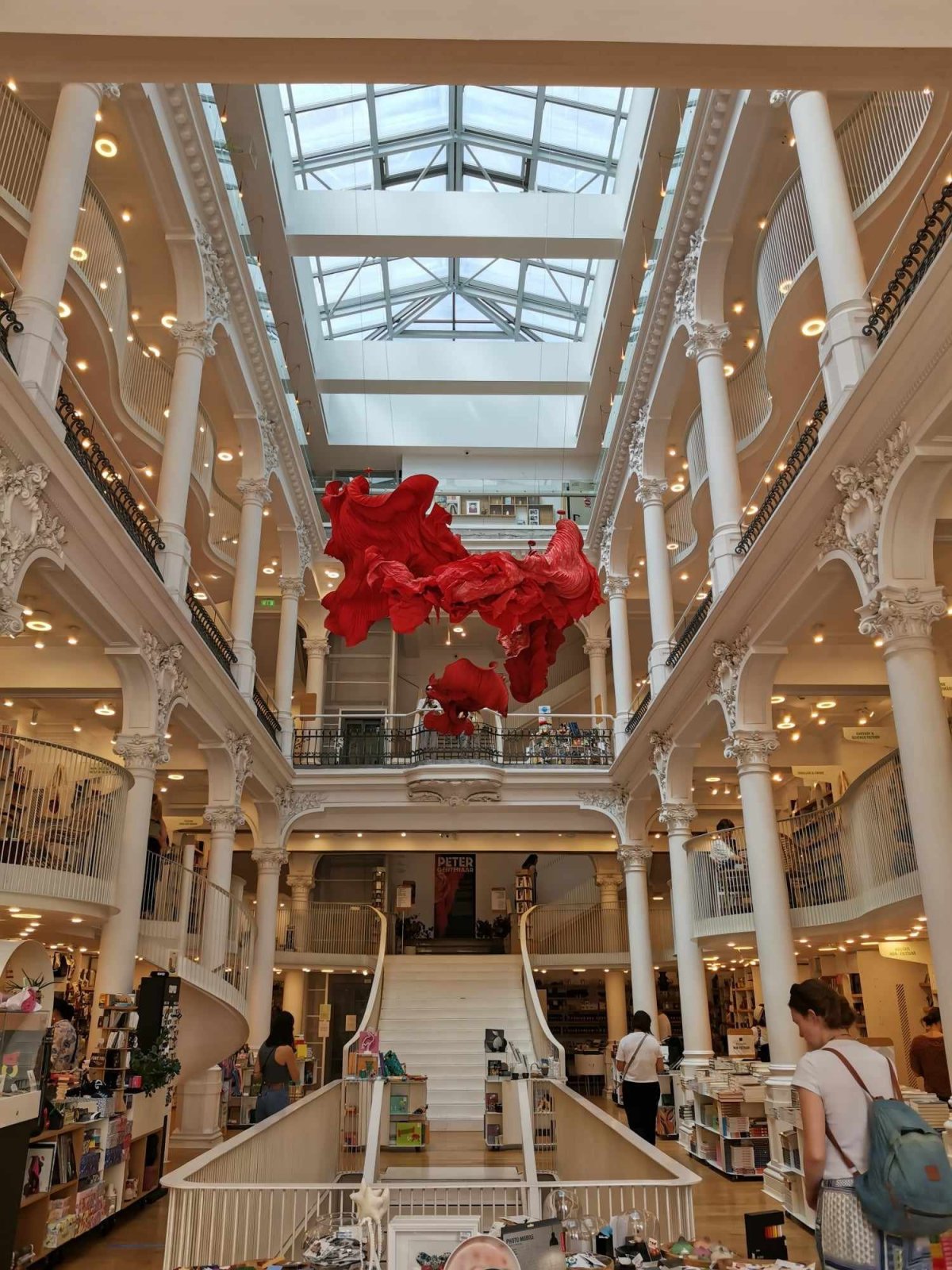 A pokud máte rádi knížky, tohle je extrémně fotogenické knihkupectví.