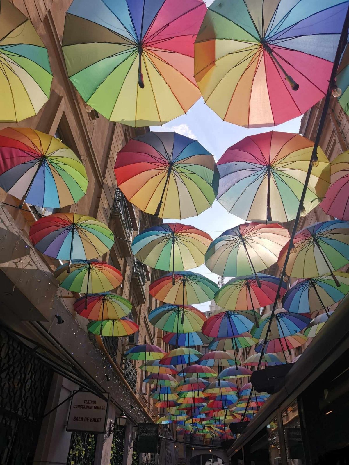 Oblíbená je taky tahle ulice s deštníky