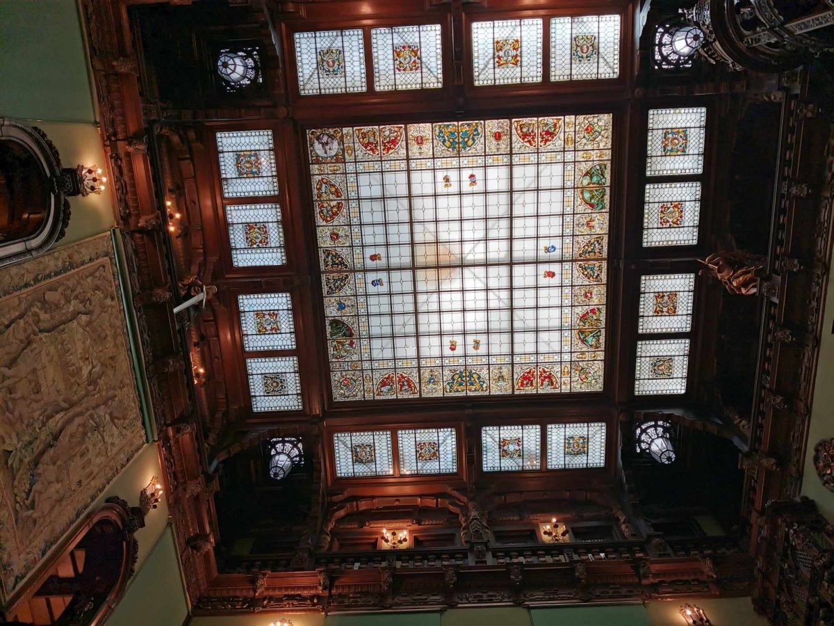 Zatahovací skleněný strop