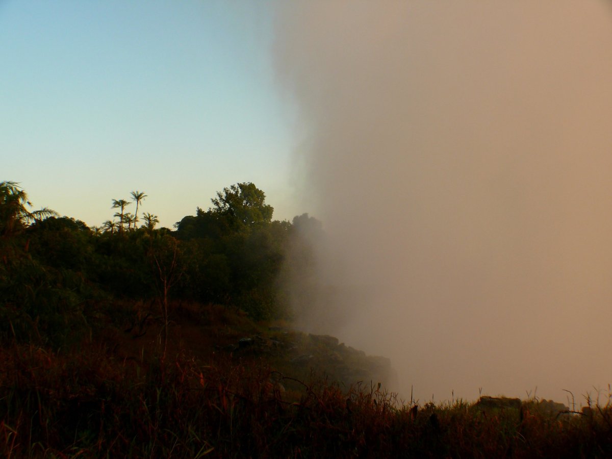 Dým, který hřmí - Viktoriiny vodopády jsou v hlavní sezóně vidět a slyšet na několik desítek kilometrů