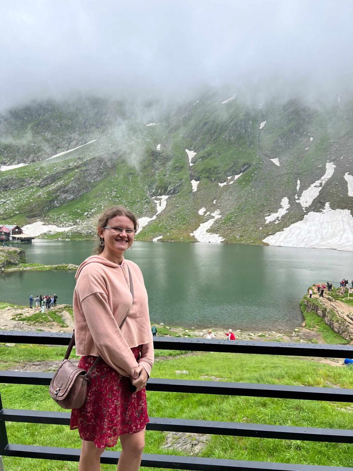 A jezero Balea, sníh se tu nejspíš drží celoročně