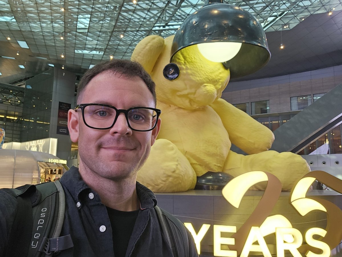 Já před žlutým medvědem s lampou