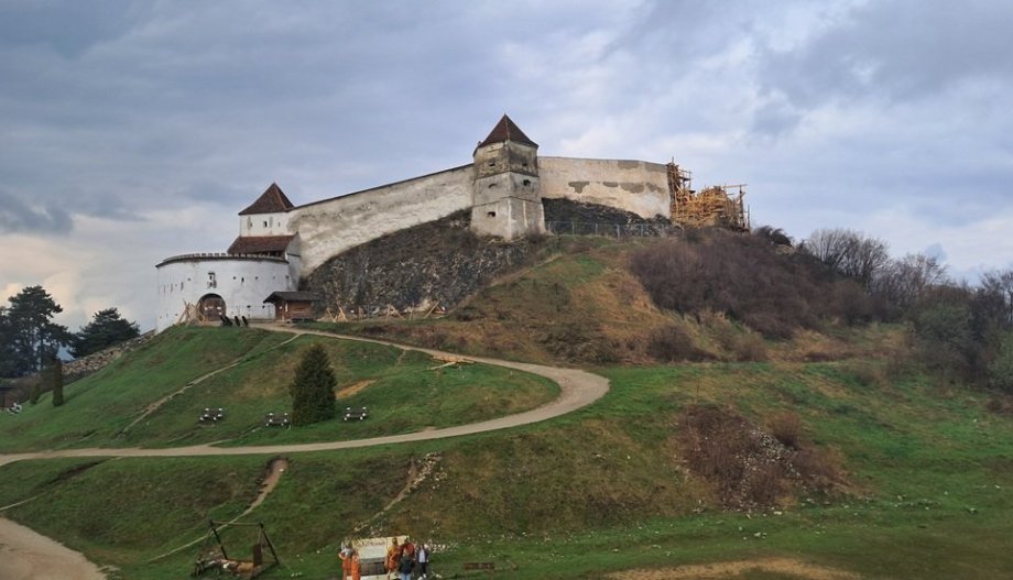Pohled na areál citadely, to nahoře není přístup-né 