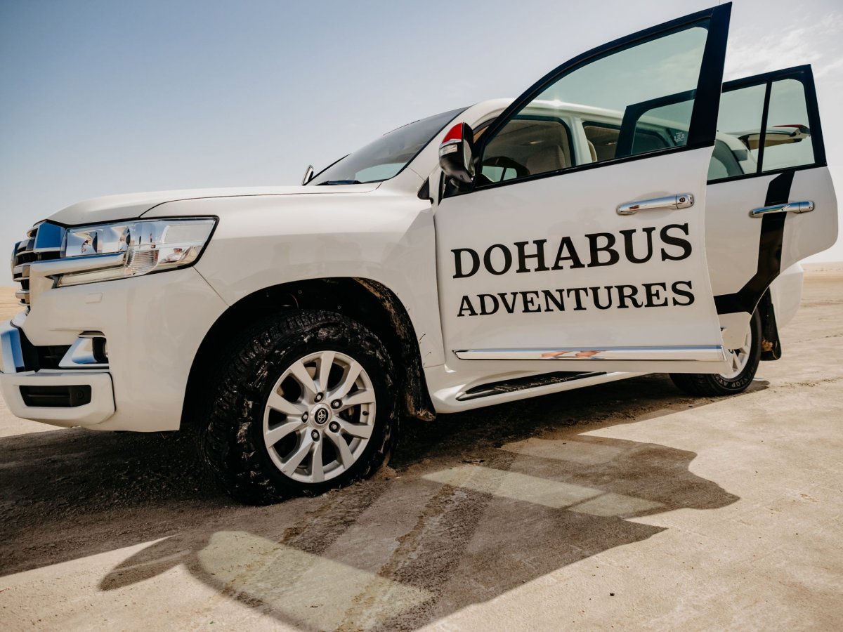 Defekt pneu uprostřed pouště