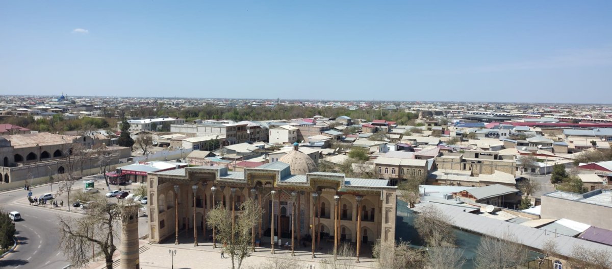 Bolo Hauz Mosque z Shukov Tower