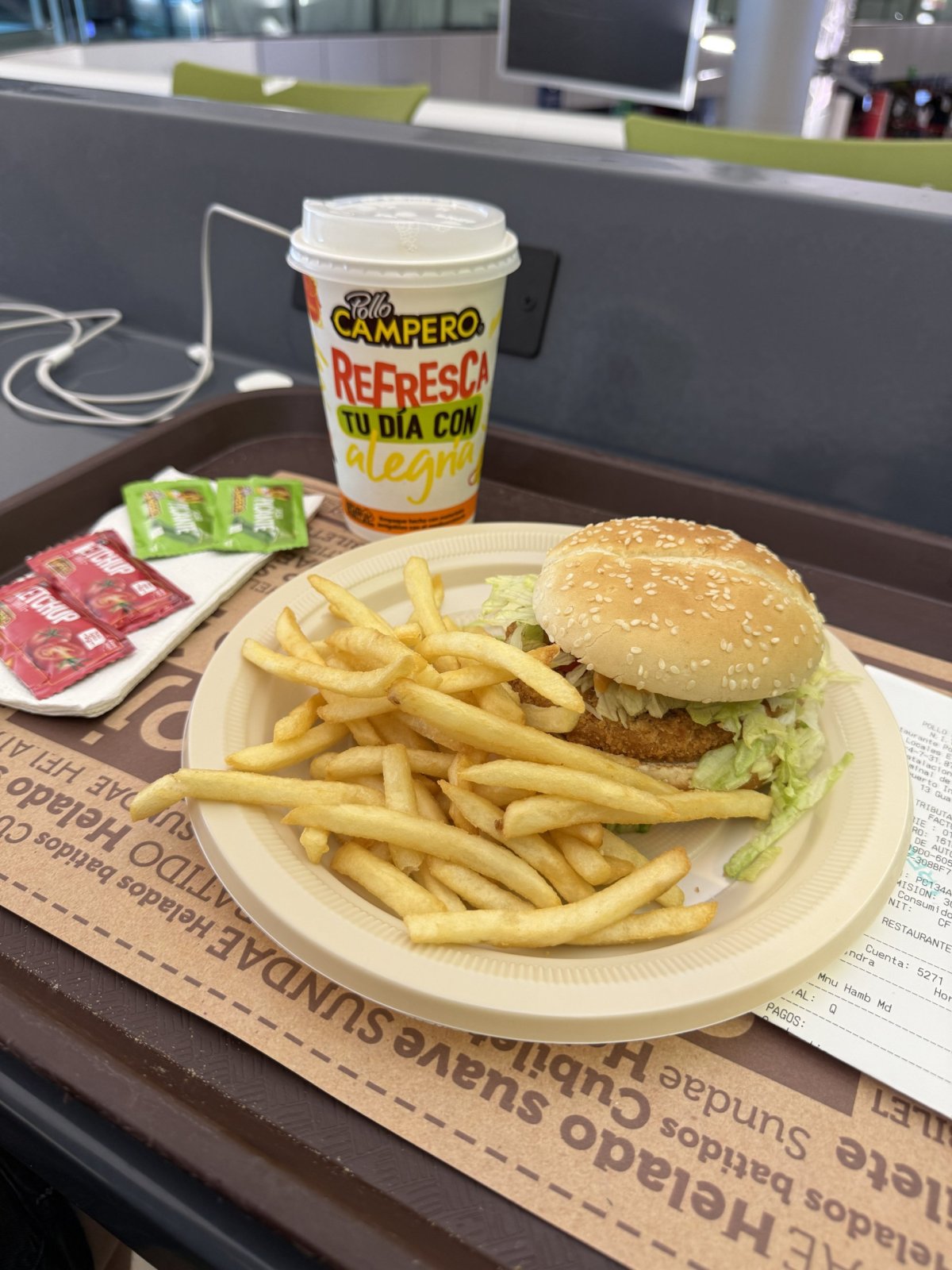 Za 40 GTQ na letišti burger menu