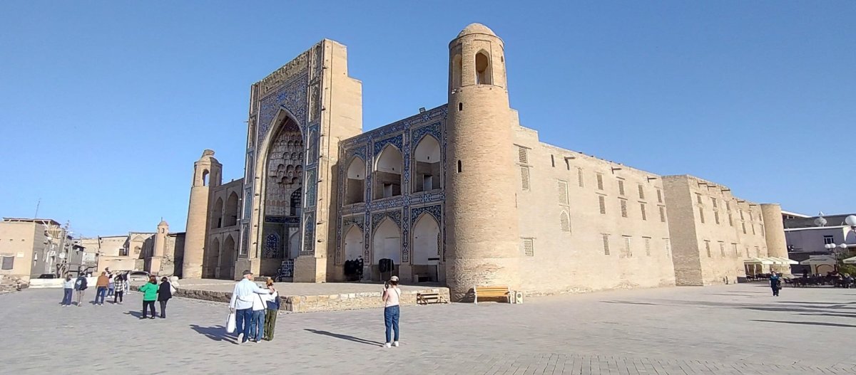 Abdulaziz Khan Madrassah