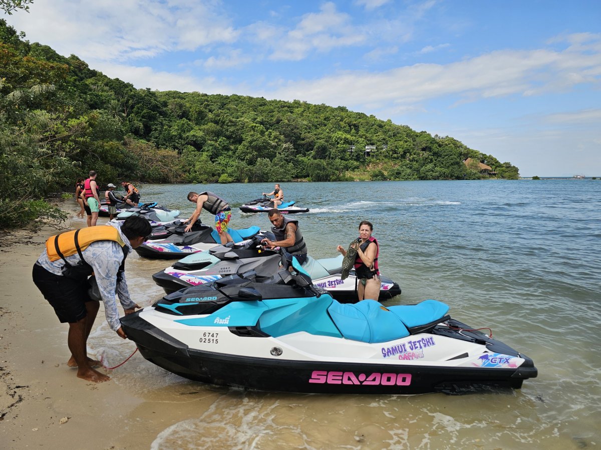 Zastávka během jízdy z Koh Samui na Pig Island