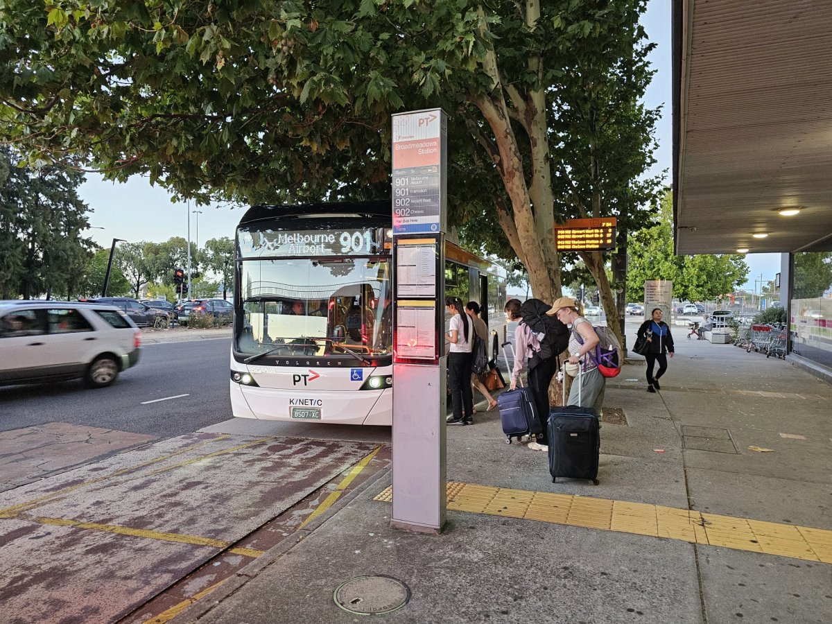 Zastávka autobusu směr letiště u stanice Broadmeadows