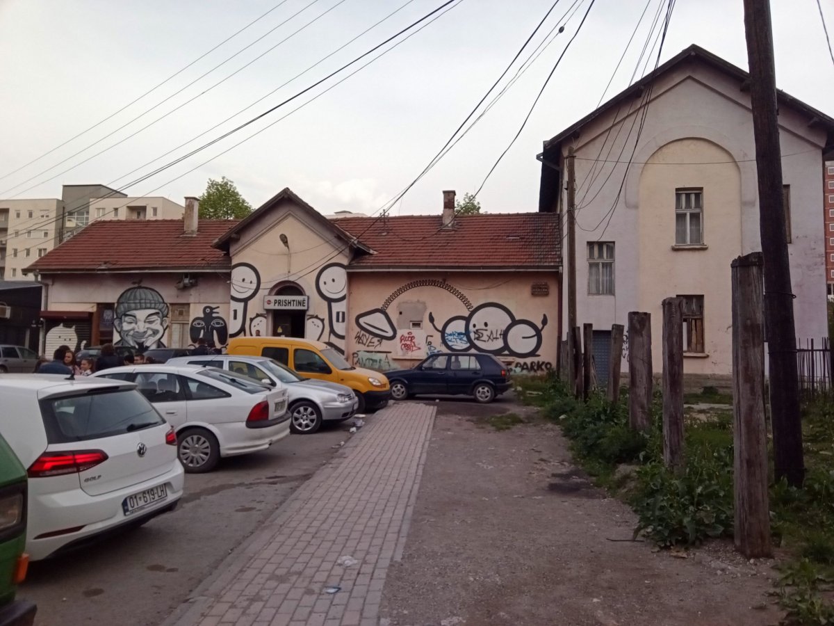 Hlavní nádraží v Prištině.