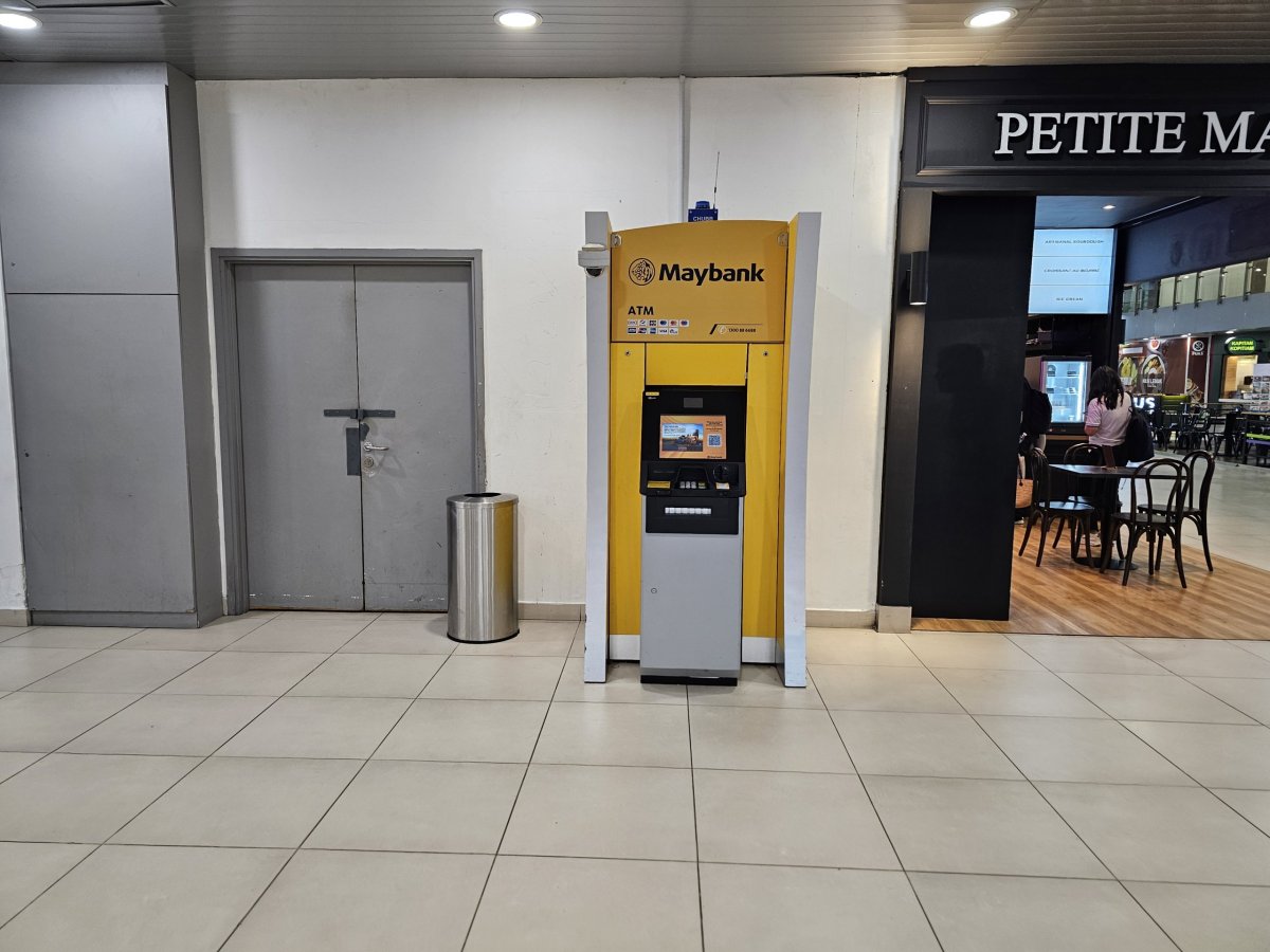 Bankomat ve veřejné části