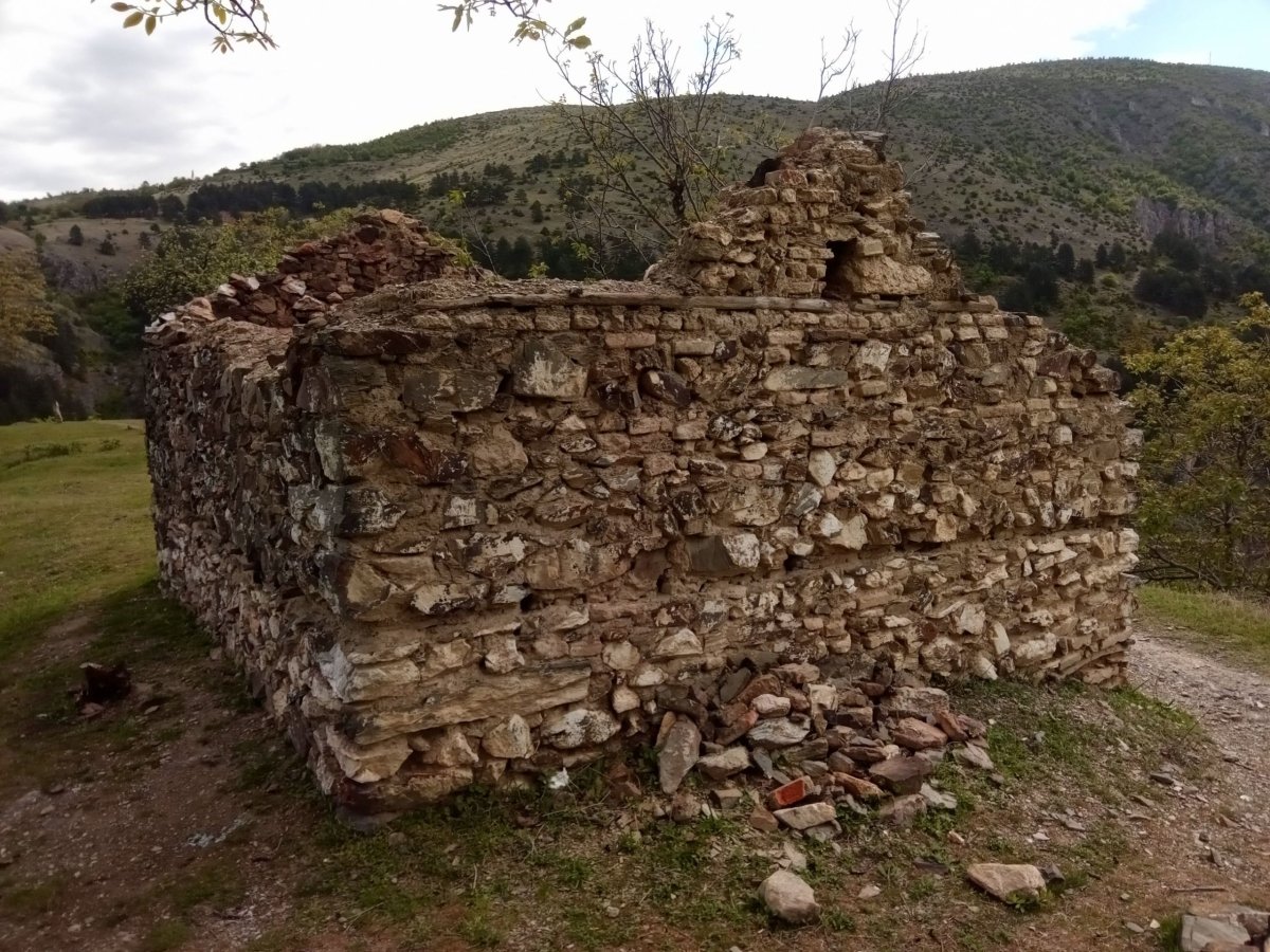 U vyhlídky asi kilometr od pevnosti.