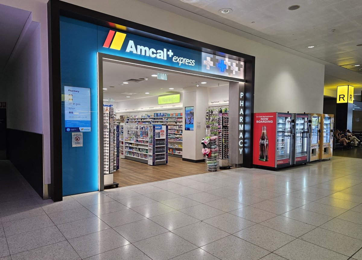 Lékárna, veřejná část, terminál 2