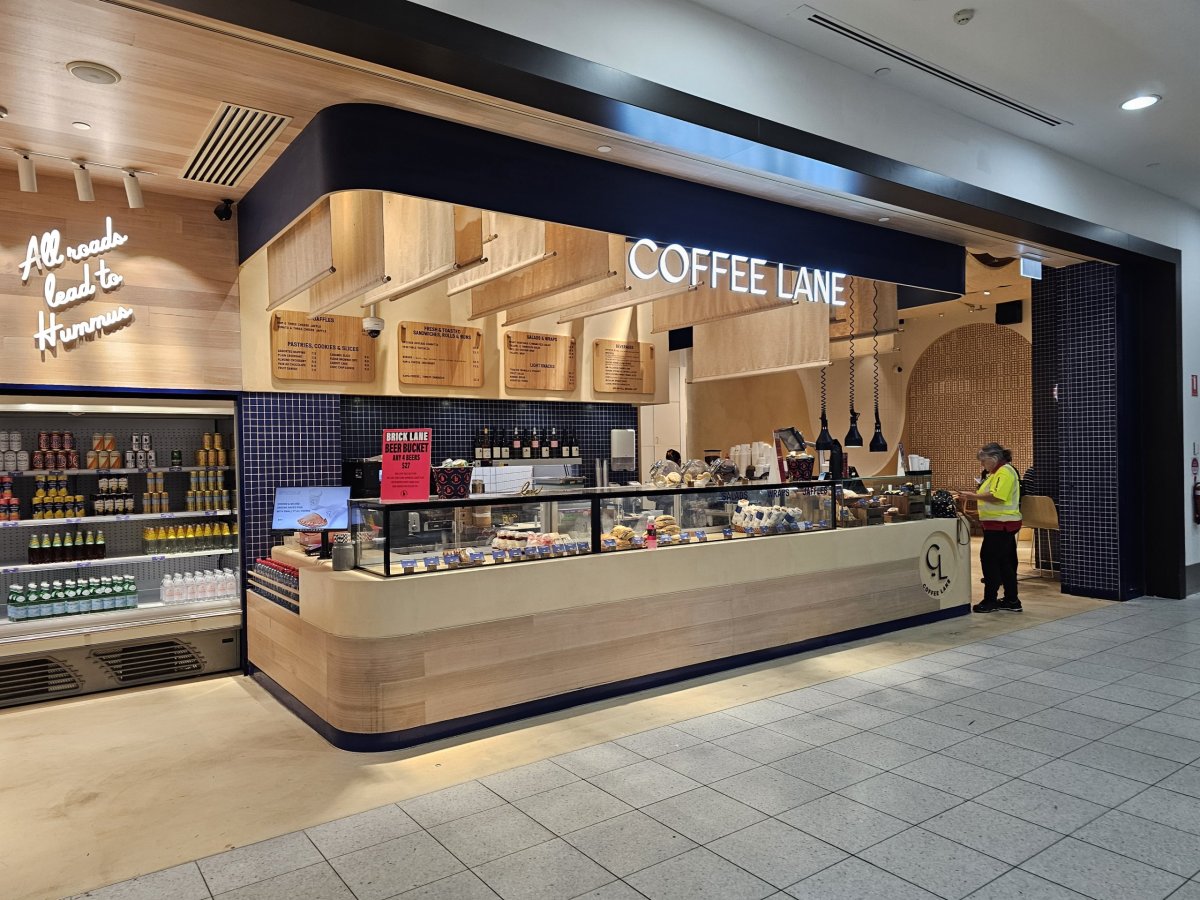 Kavárna, veřejná část, terminál 2