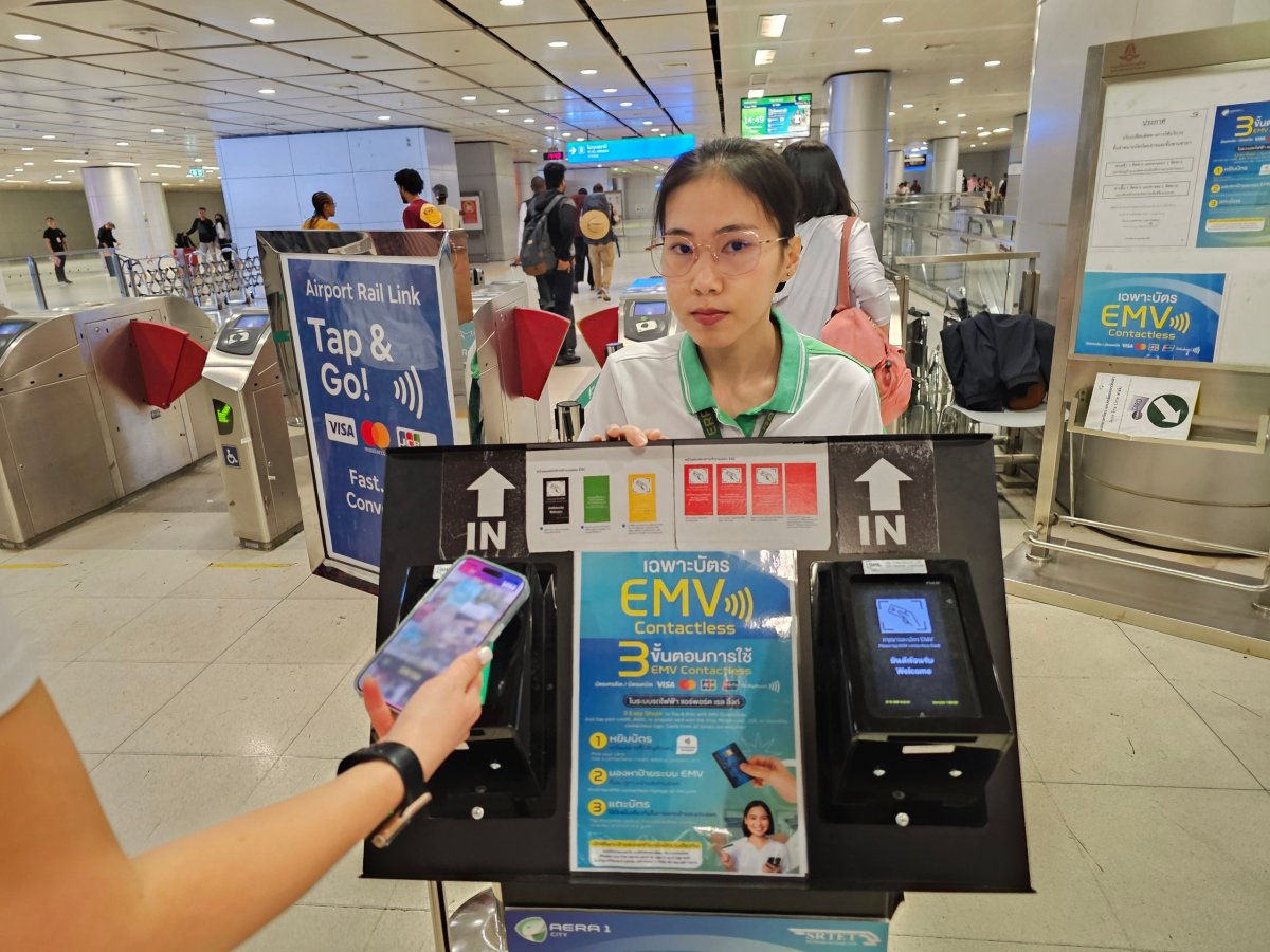 Placení jízdného v metru bezkontaktní kartou