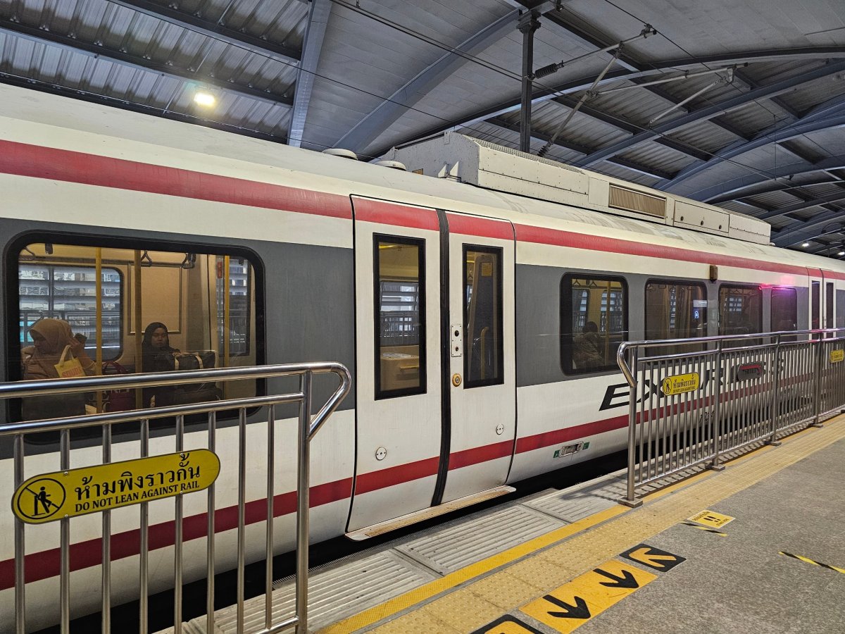 Nástupiště metra v centru Bangkoku