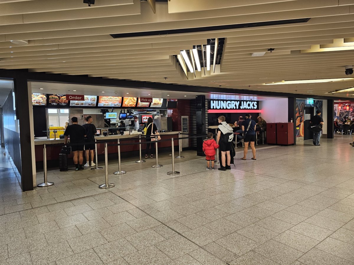 Food Court, tranzitní zóna, terminál 2