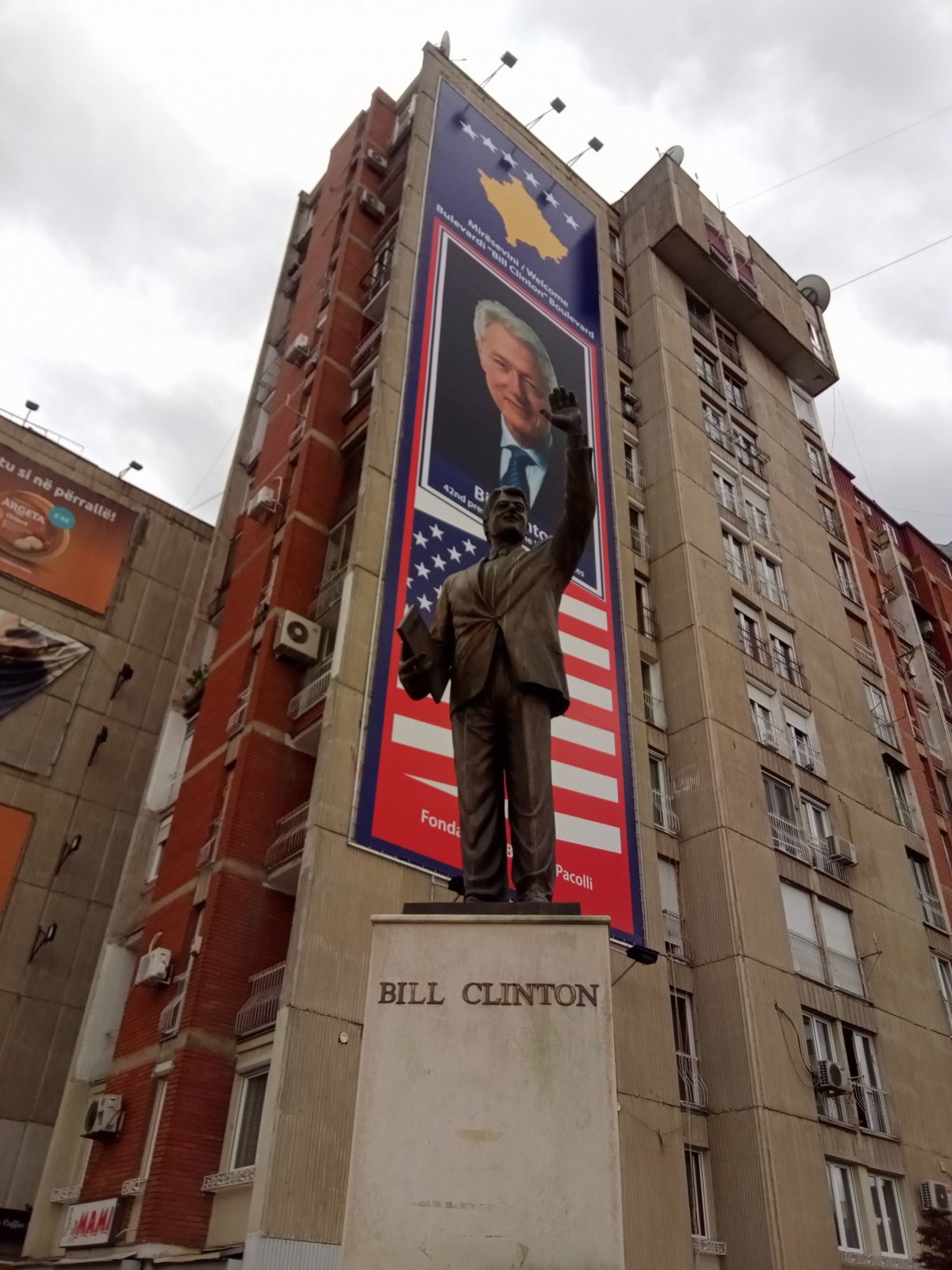 Socha Billa Clintona