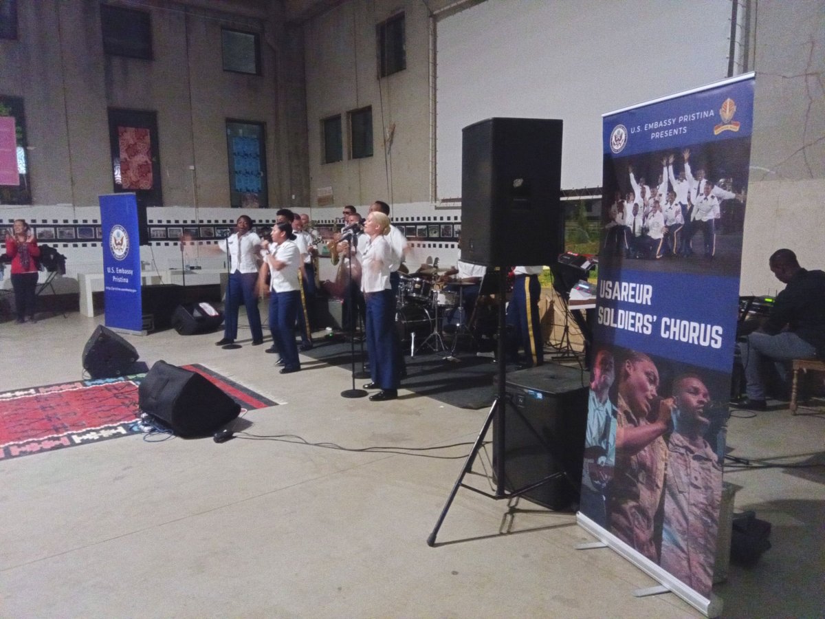 Koncert sboru americké armády.