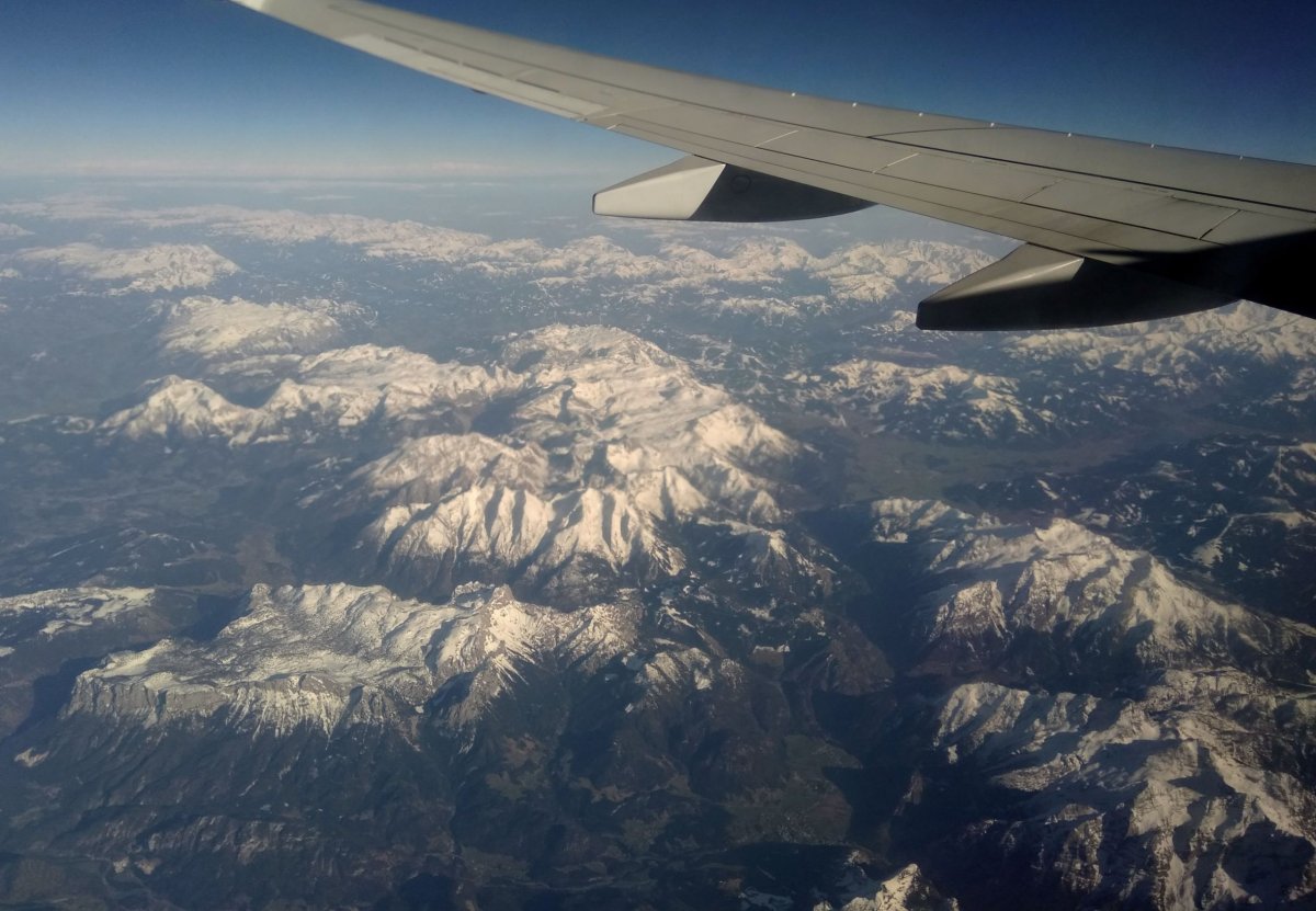 Strhující pohled při přeletu nad Alpami.